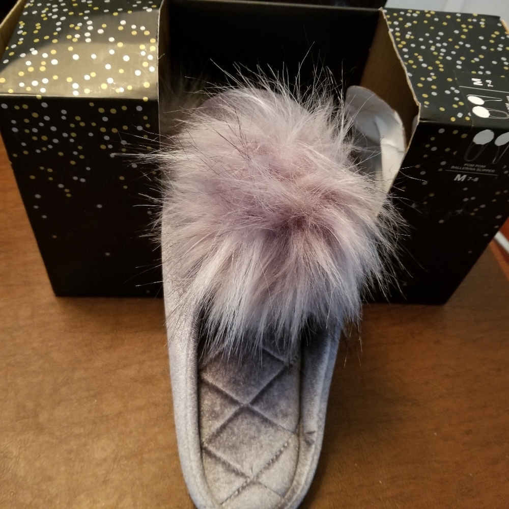 NIB Pom Pom Ballerina slipper size 7-8 These Are so cute!!  Make An Offer!!